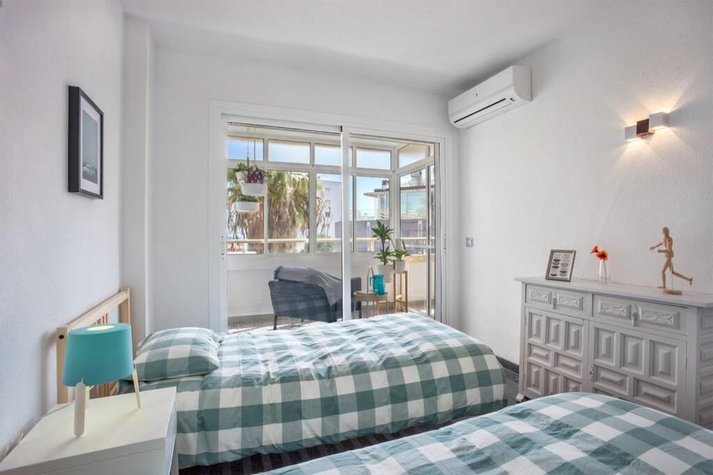 Puertosol 33 - 2 Bed Apartment, Beach Puerto Marina Benalmádena Exteriör bild