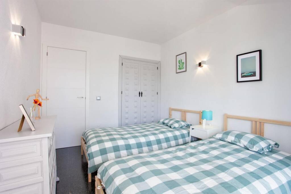 Puertosol 33 - 2 Bed Apartment, Beach Puerto Marina Benalmádena Exteriör bild